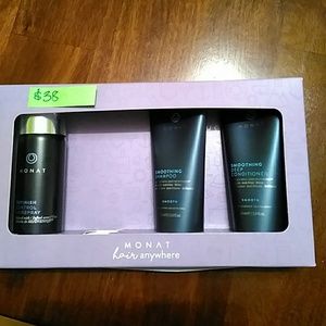 Monat travel kit